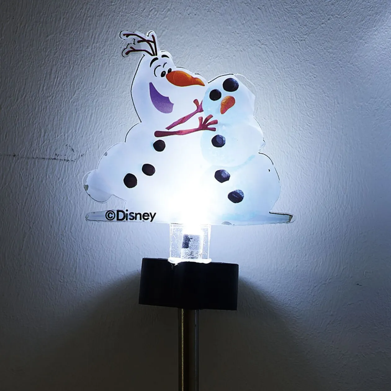 Borne solaire Olaf et un bonhomme de neige