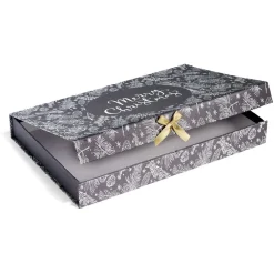 Boîte cadeau rectangulaire motif feuillage de Noël noir et blanc