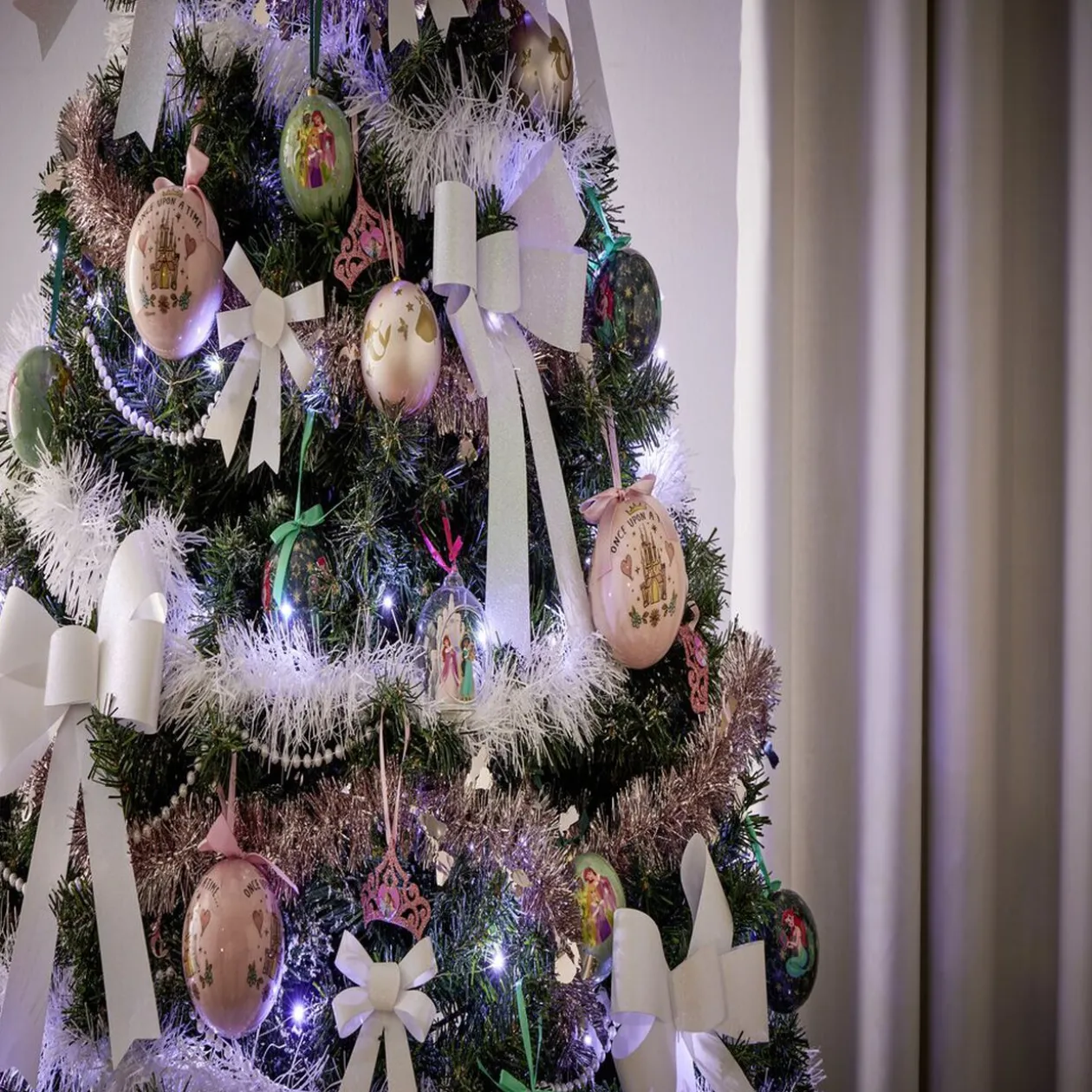 Boule de Noël Princesses Disney rose Ø8cm x4