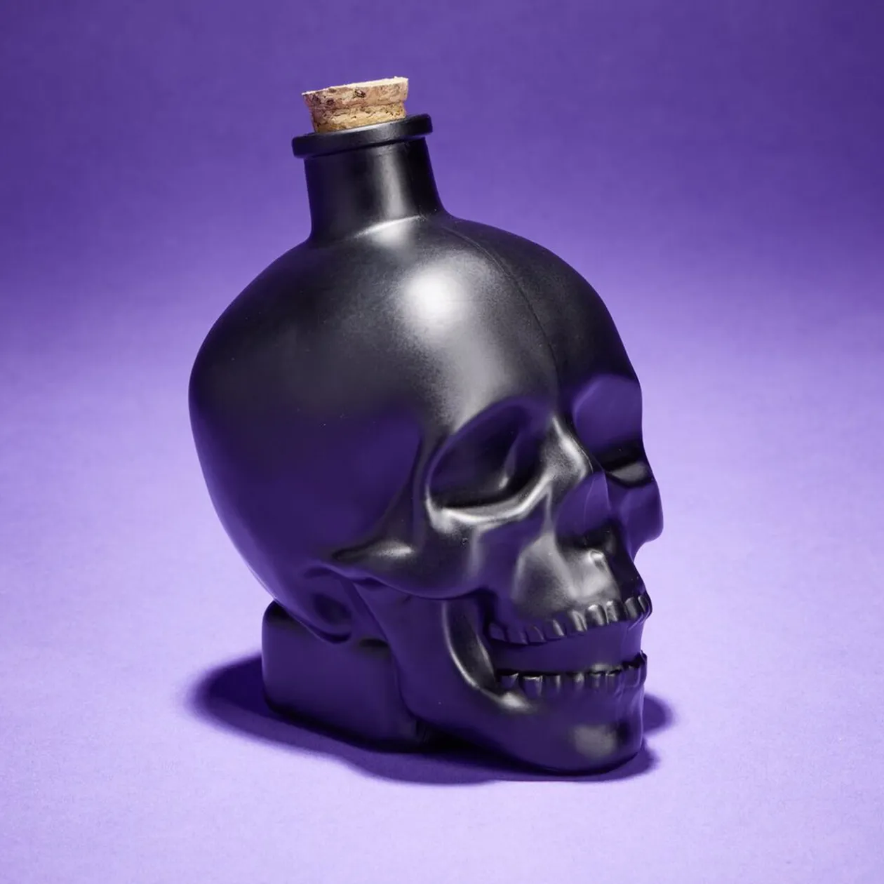 Bouteille poison décoration Halloween crâne en verre noir 10x8,5xH14cm