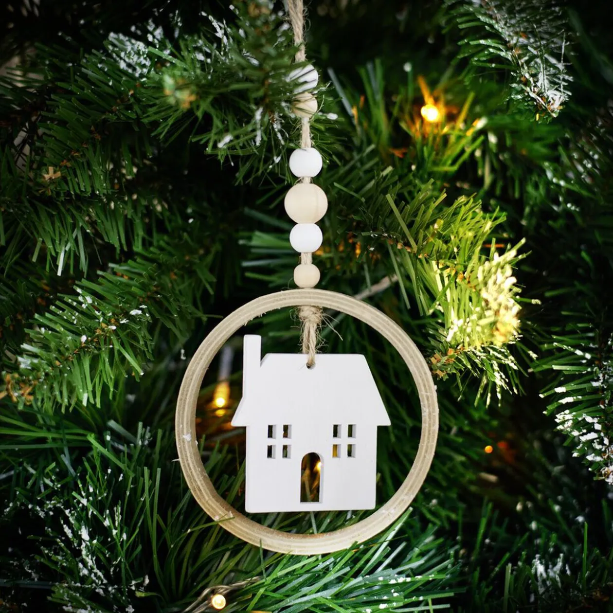 Cercle en bois fantaisie à suspendre Ø8cm - 3 modèles