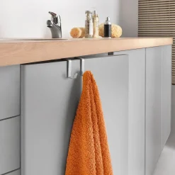 Crochet double pour porte de placard