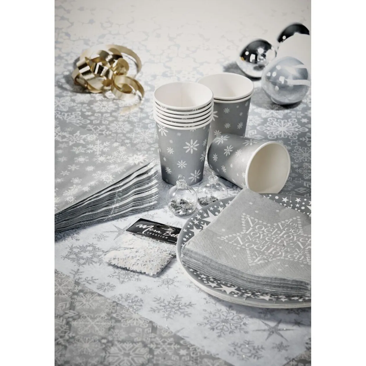 Nappe papier damassée étoile + flocon argenté