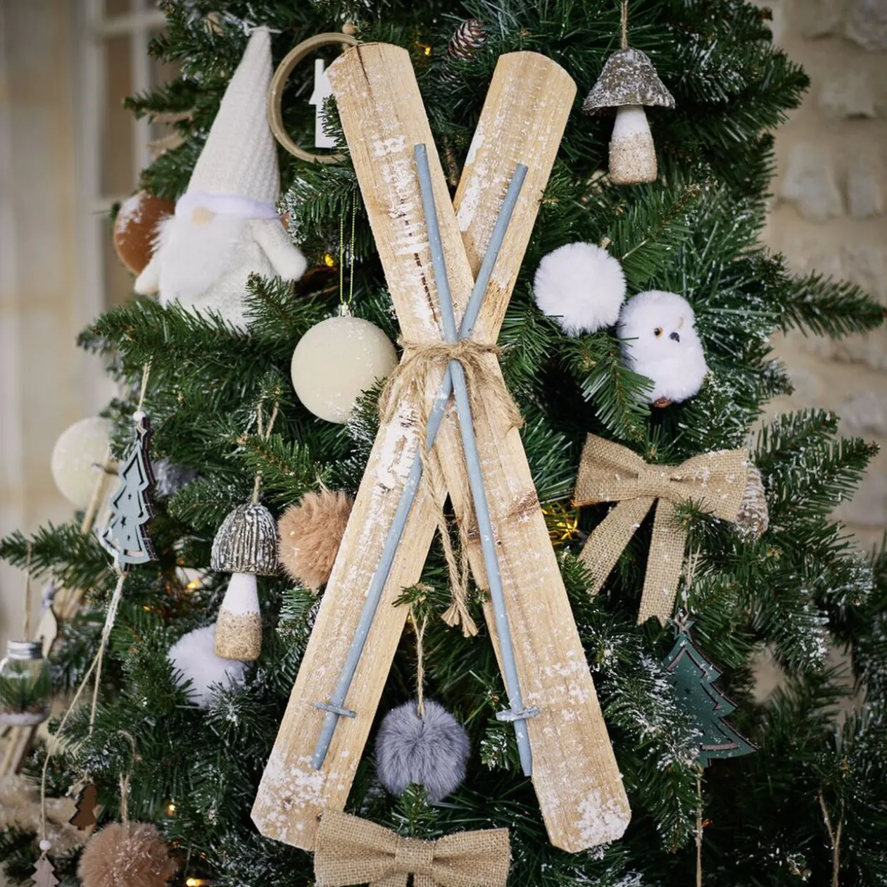 Ski en bois à suspendre, 2 modèles